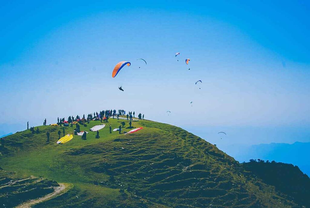 paragliding in bir billing himachal pradesh